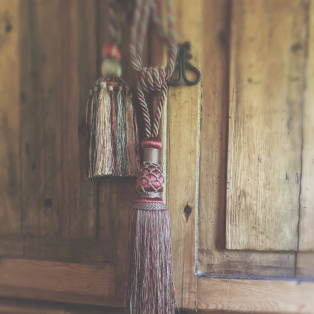 Set of 2 Ornate Chunky Decorative Tassels Furniture Ornaments Rustic Home Decor